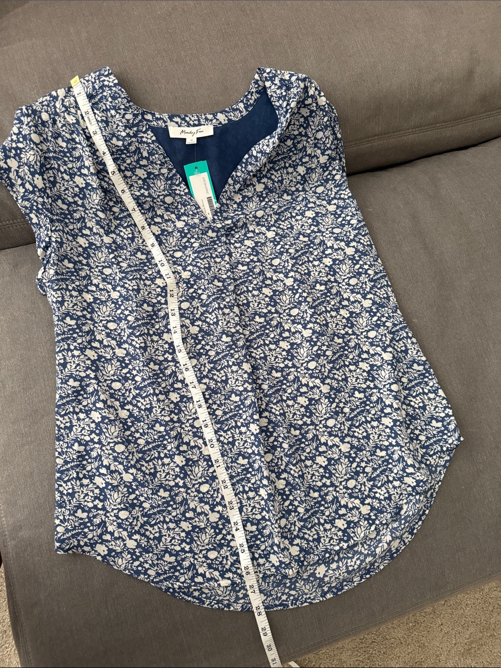 Women's Navy Floral V-Neck Cap-Sleeve Blouse - Picture 6 of 7